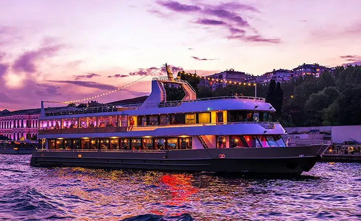 کنسرت زنده در کشتی تفریحی استانبول