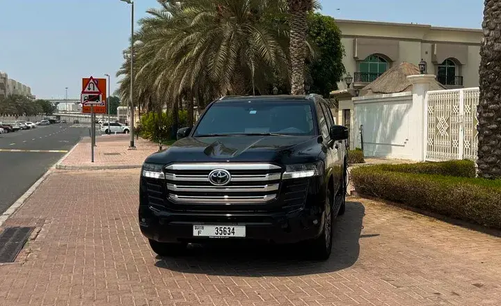 rent a Toyota Landcrouise in Dubai