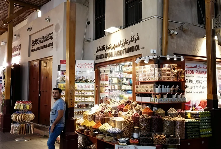 طلا و جواهرات بازار مرشد دبیادویه‌جات و خوراکی‌های سنتی بازار مرشد دبی