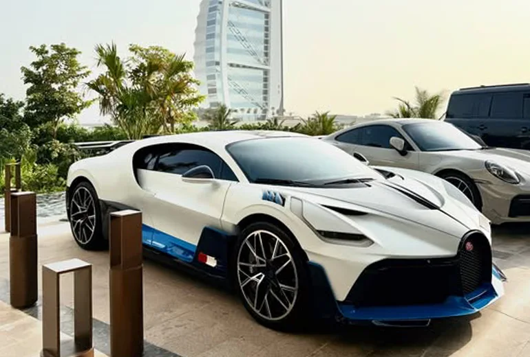 اجاره بوگاتی دیوو​​ در دبی