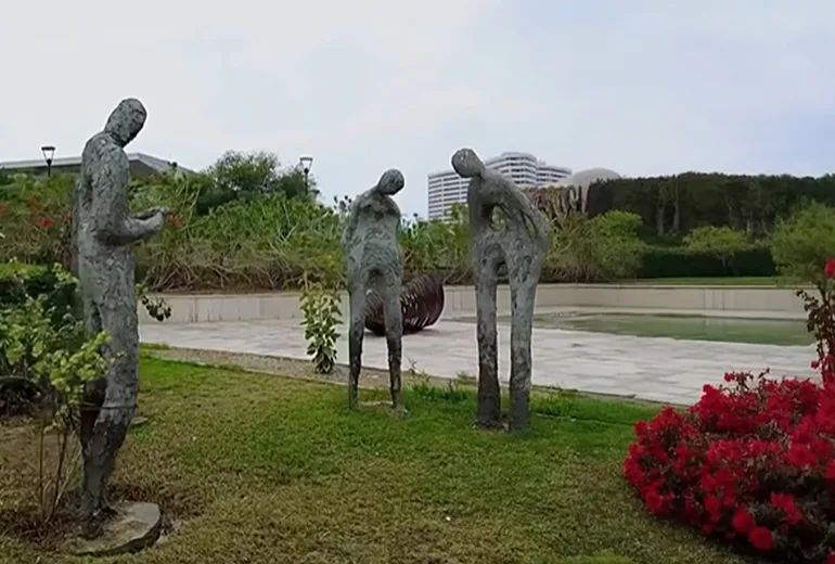 باغ مجسمه از جاهای دیدنی کیش