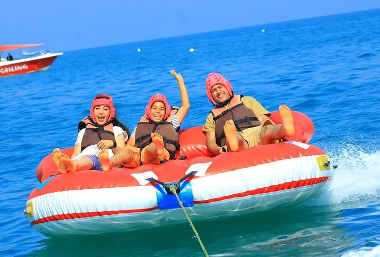 تفریح شاتل دریایی در مسافرت کیش