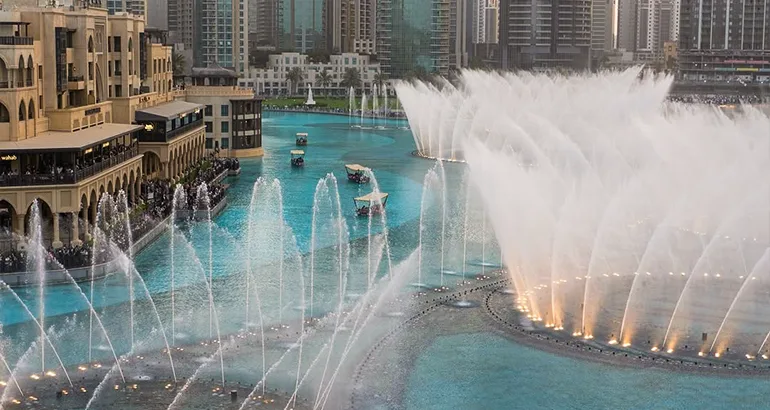 فواره دبی از جاهای دیدنی اطراف برج خلیفه دبی