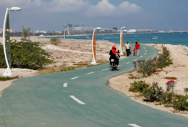 جاده جهان از خبابان های کیش