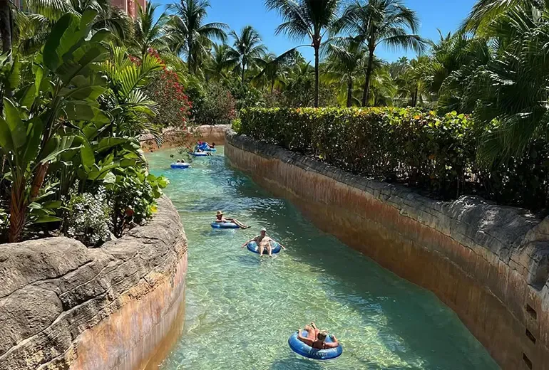 رودخانه تنبل در پارک آتلانتیس دبی