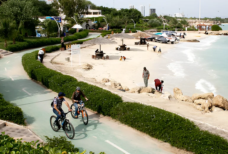 بلوار ساحل​ از خیابان های کیش