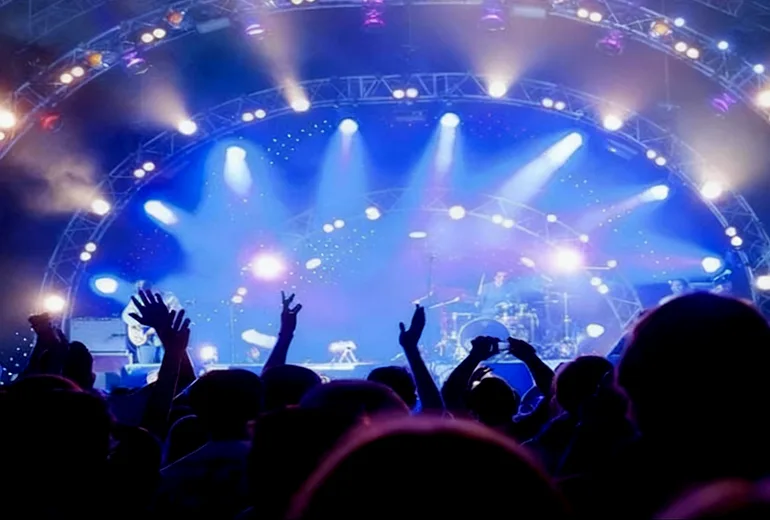 کنسرت‌های مطرح​ از تفریحات شبانه کیش