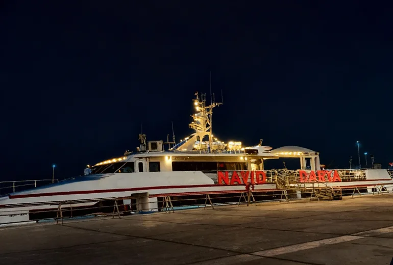 کشتی نوید دریا​ از تفریحات شبانه کیش