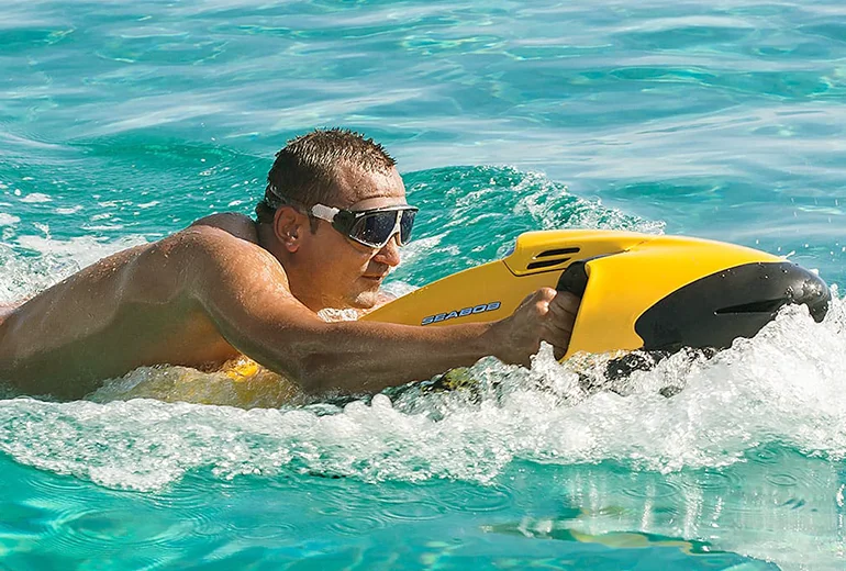 سی باب در تفریحات آبی کیش