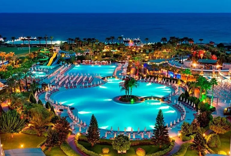 تفریحات آبی ساحل مرجان کیش​