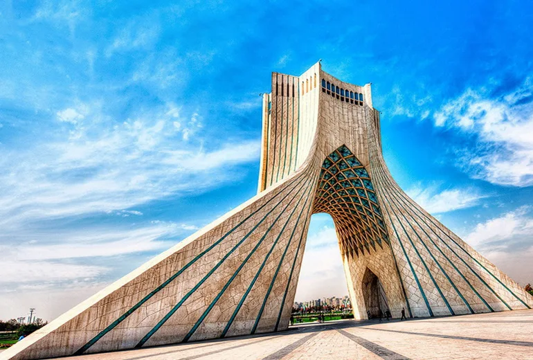 برج آزادی​​ در سفر به تهران