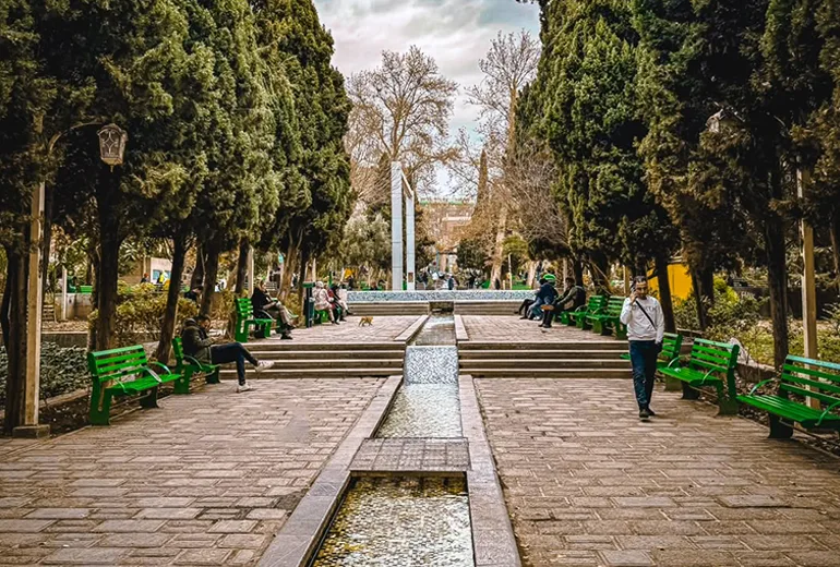 دانشجو از پارک های تهران