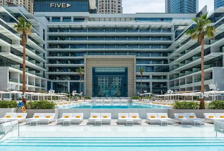 هتل فایو لوکس​​ یکی از بهترین هتل های دبی