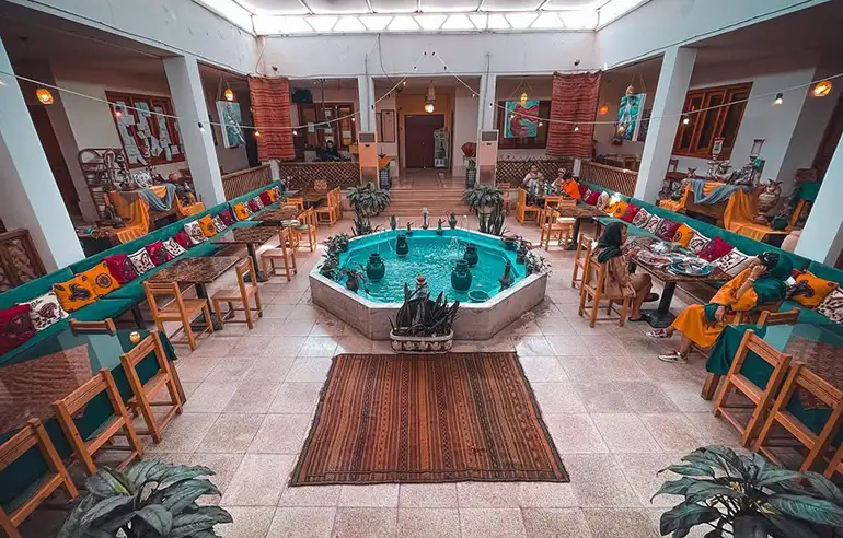 رستوران مادربزرگ از رستوران های خوب کیش