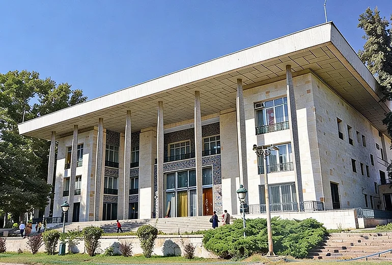 کاخ نیاوران​​ در سفر به تهران