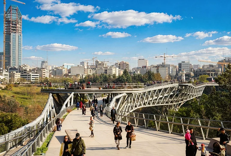 پل طبیعت​ در سفر به تهران