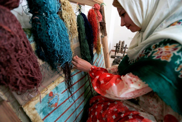 قالی‌بافی یکی از بهترین سوغات شیراز