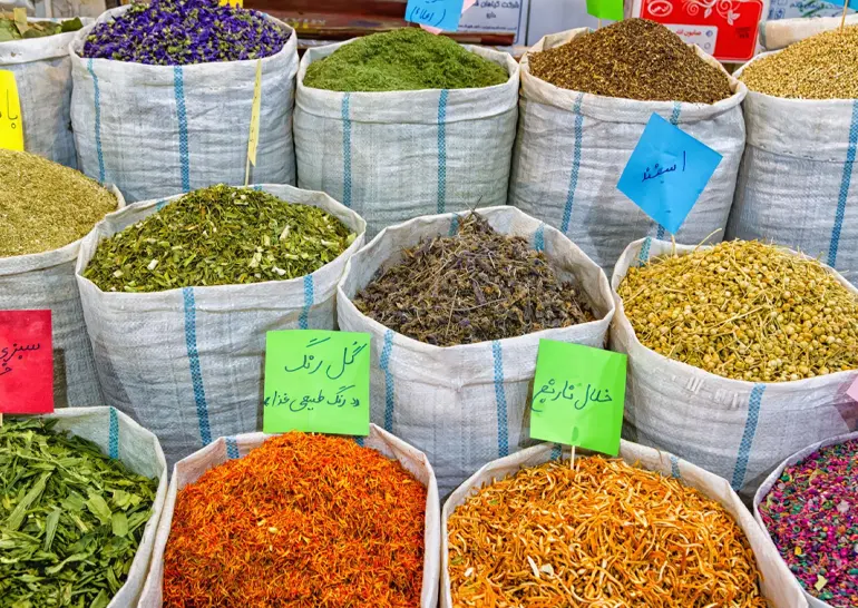 دمنوش‌ها و گیاهان دارویی​​​ یکی از بهترین سوغات شیراز