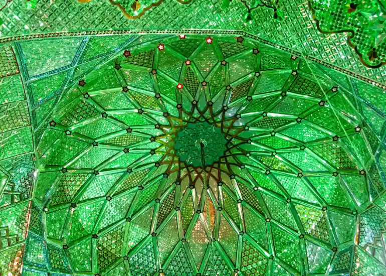 آینه‌کاری​​ یکی از بهترین سوغات شیراز