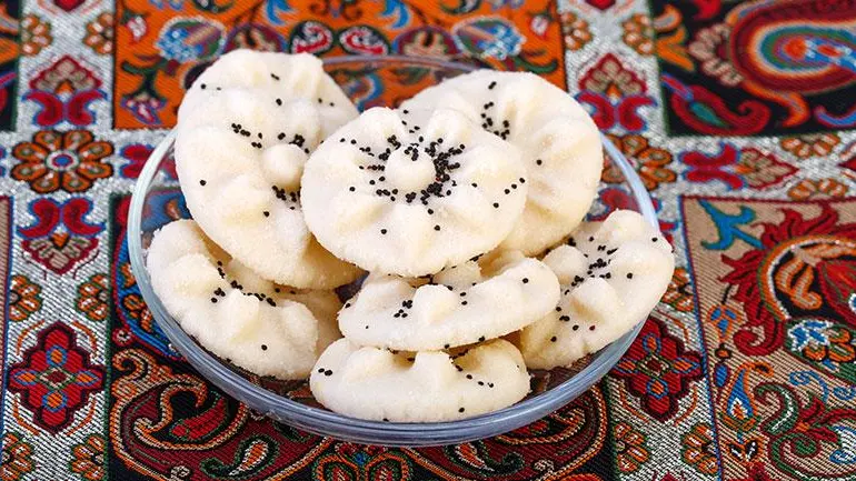 نان برنجی​​​ یکی از بهترین سوغات شیراز