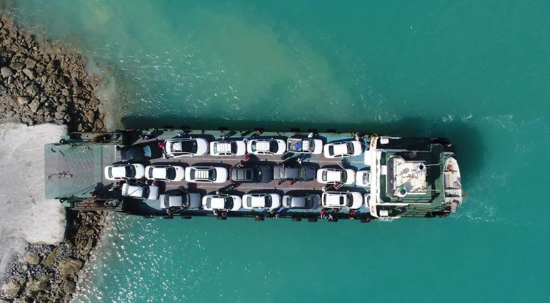 سفر با قایق از کیش به قشم.
