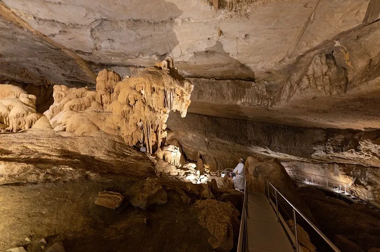 Al Hoota Cave in Oman