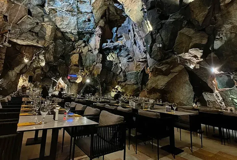 رستوران کوه نور از بهترین جاهای لوکس کیش