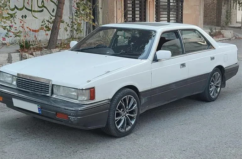 مزدا ۹۲۹ از ماشین های قدیمی ایران