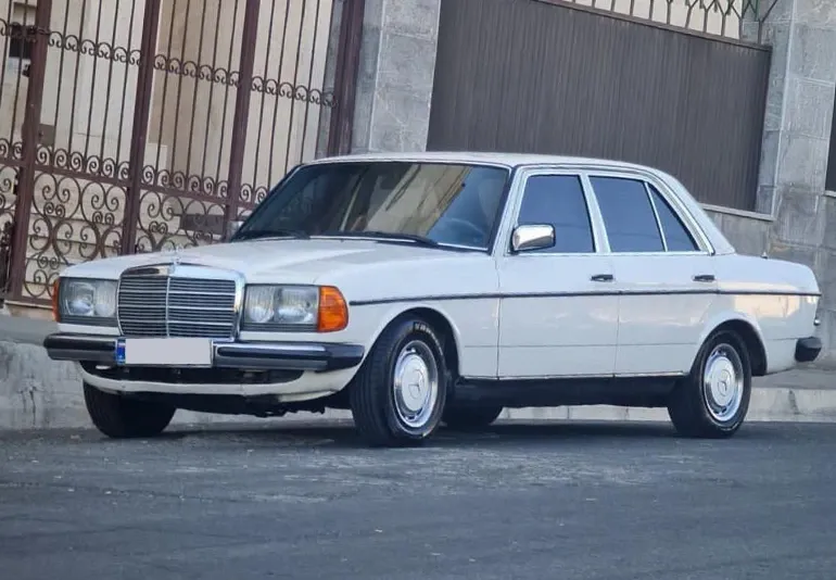 مرسدس بنز ۲۰۰ از ماشین های قدیمی ایران