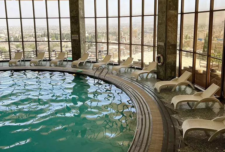 استخر سرپوشیده هتل بزرگ شیراز