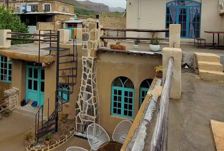 اقامتگاه بوم‌گردی و هتل در روستای قلات شیراز