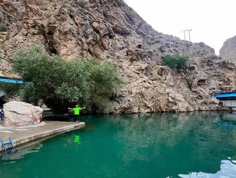 بازدید از چشمه خمده برای سفر یک روزه اطراف تهران