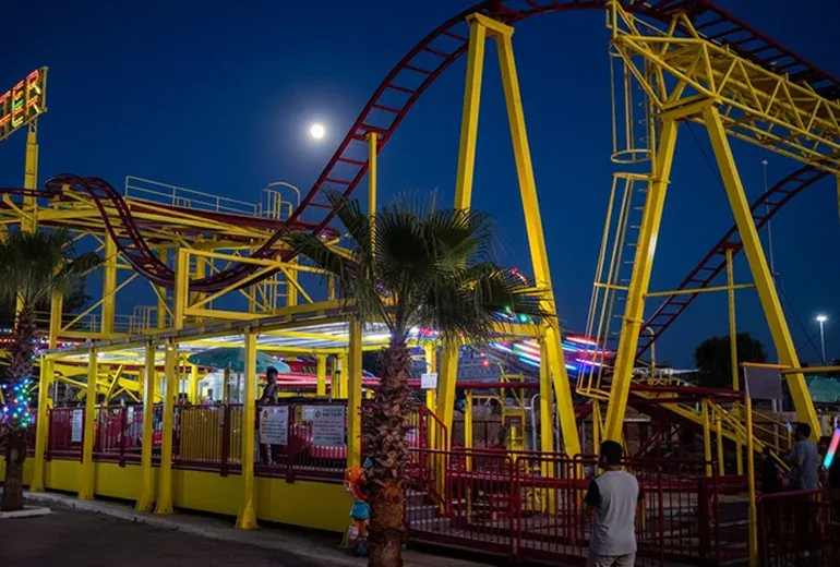 ترن هوایی و رنجر در شهربازی لونا پارک شیراز