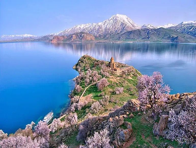 سفر زمینی به ترکیه و بازدید از دریاچه وان