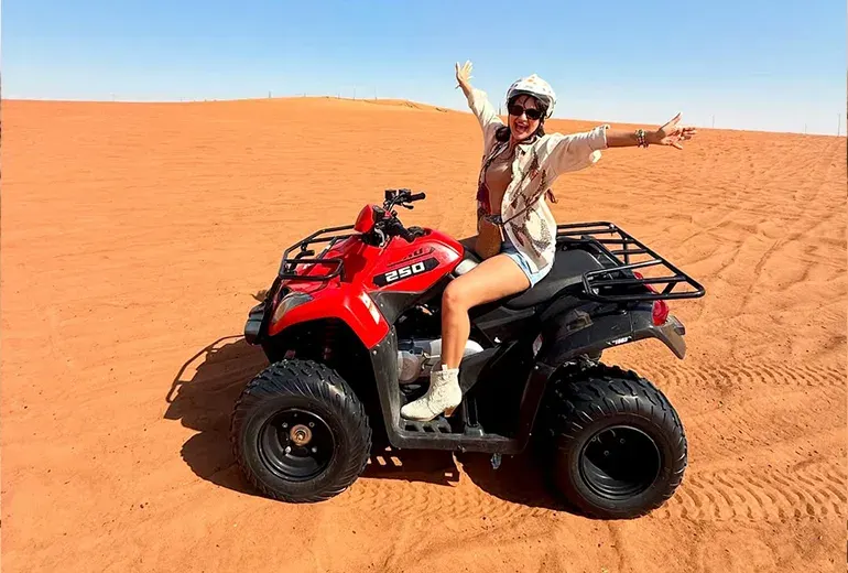 موتور چهارچرخ از تفریحات پرهیجان در کویرهای معروف دبی