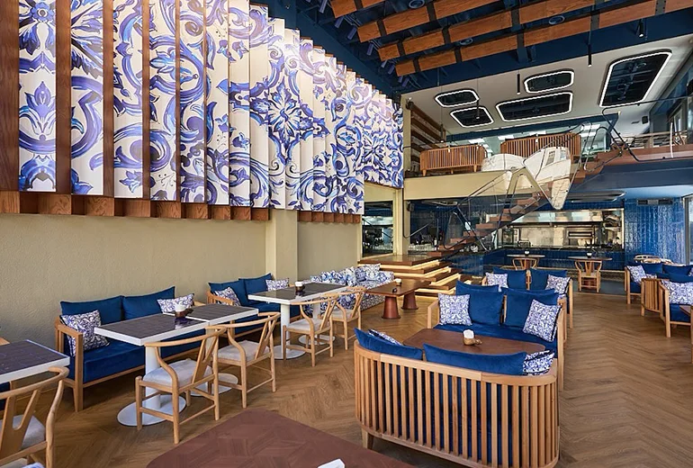 کافه بلک برز از کافه های زیبای تهران