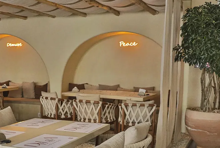 کافه دلسا لانژ از کافه های خوب تهران