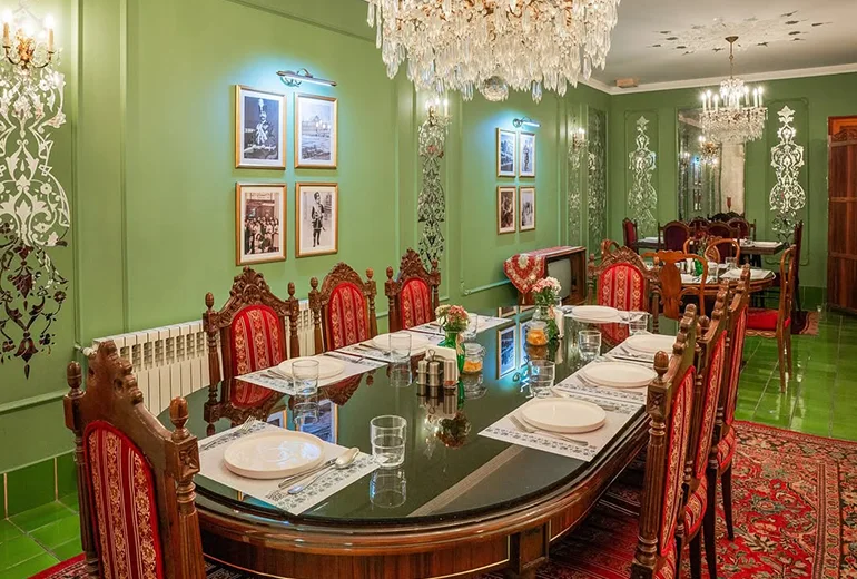 کافه عمارت آویژه از کافه های خوب تهران