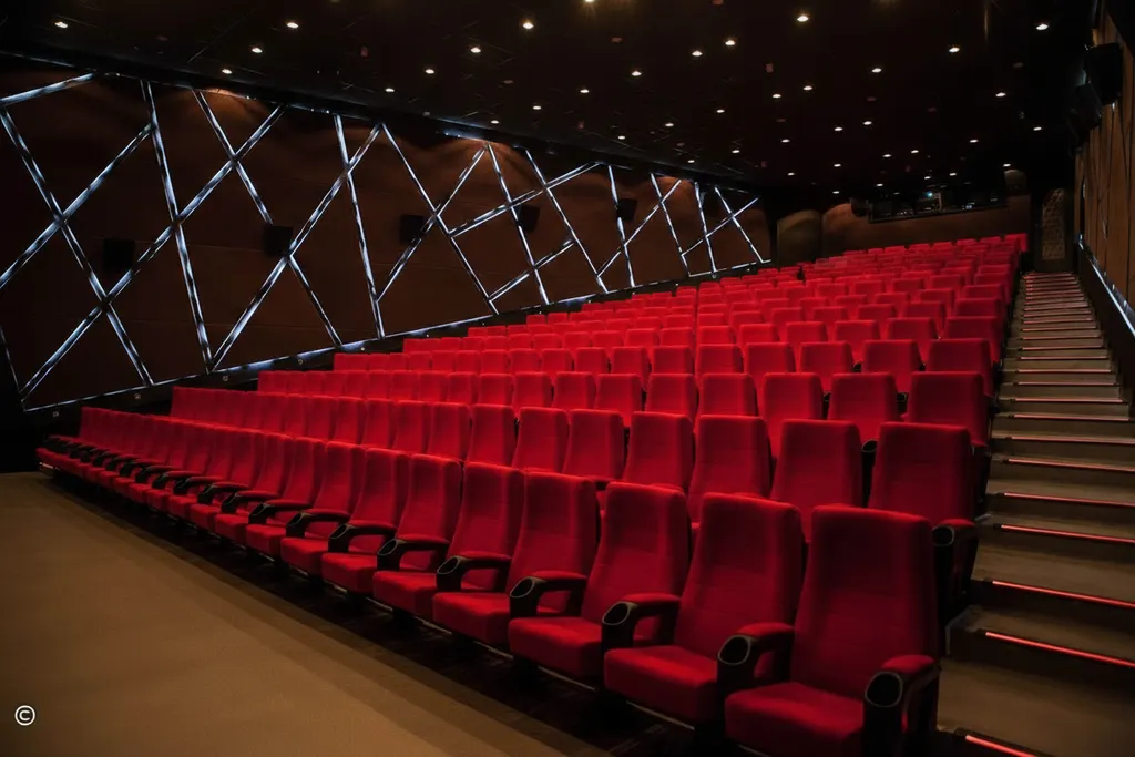 سینما گلستان از جاهای لاکچری شیراز