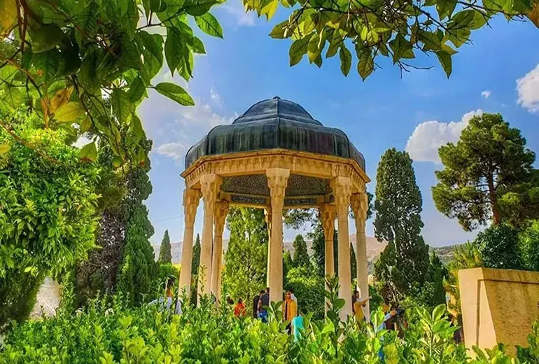 حافظیه در نزدیکی دروازه قرآن شیراز