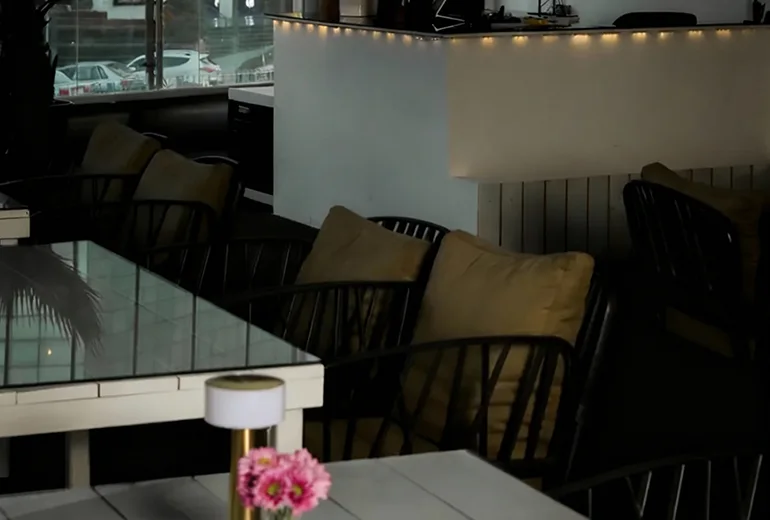 کافه رستوران حیات از کافه های خوب تهران