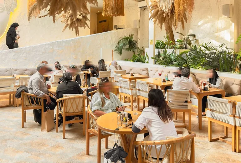 کافه هَمِرا از کافه های زیبای تهران