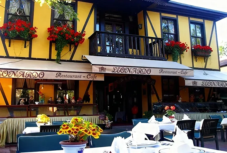 کافه رستوران لئوناردو پولونزکوی