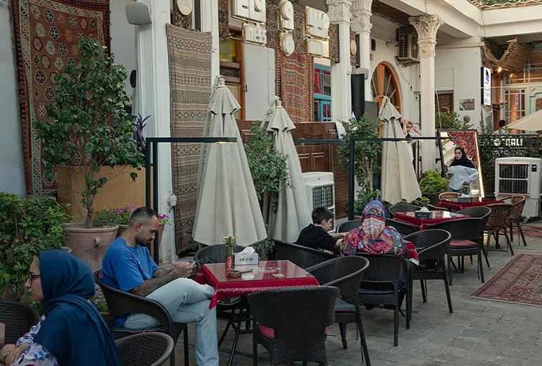 کافه رستوران مس و قالی​ یکی از بهترین رستوران های اصفهان