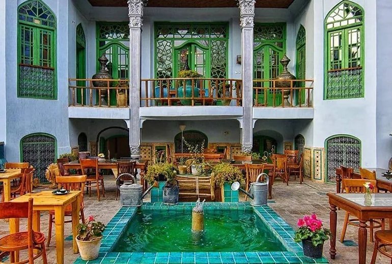 کافه رستوران عمارت نمکدان​ یکی از بهترین رستوران های اصفهان