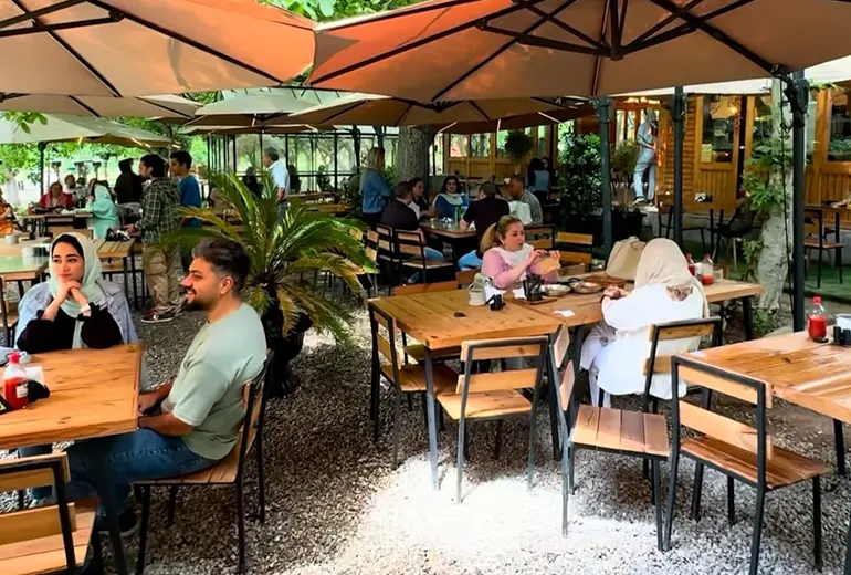 کافه باغ نوبهار لانژ از کافه های زیبای تهران