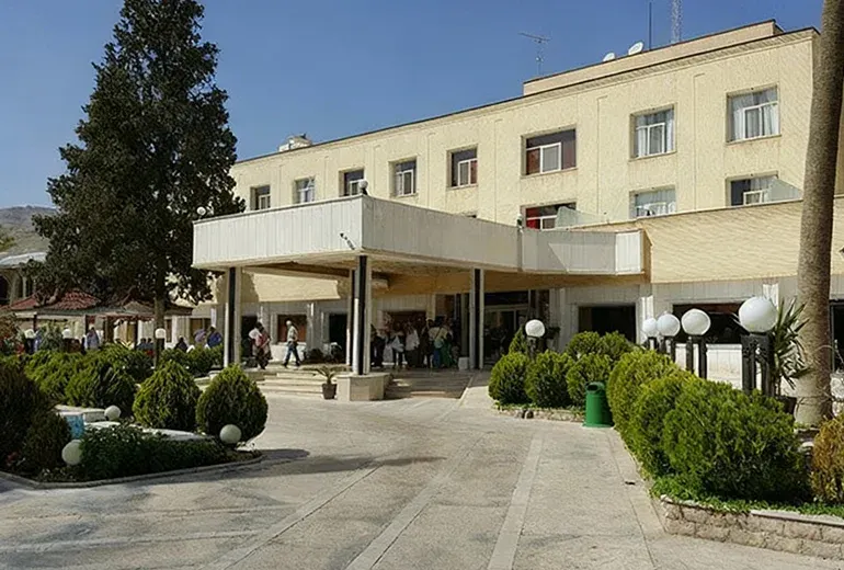 هتل پارک سعدی در نزدیکی دروازه قرآن شیراز