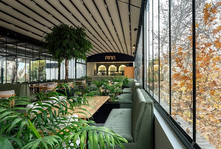 کافه رستوران پینا از کافه های زیبای تهران