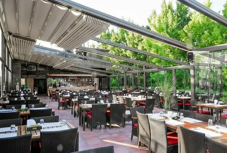 رستوران باغ راز از جاهای لاکچری شیراز