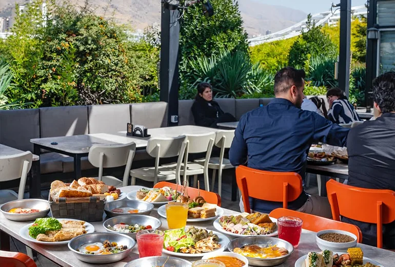 کافه رستوران رزمیلو از کافه های تهران